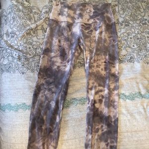 Size 6 lulu lemon leggings 28”